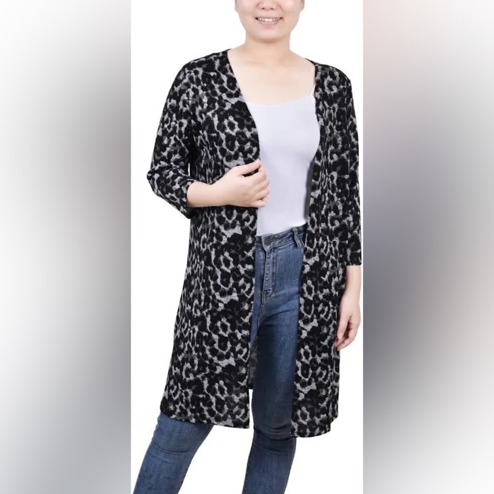 Apt 9 Women's Black and Gray Leopard Print Sweater. Large